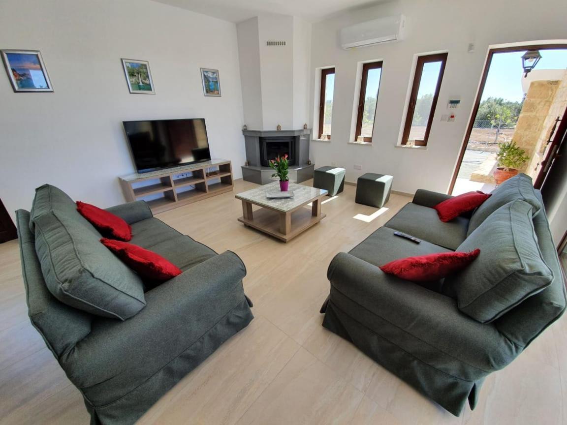 Villa Yermanina Geroskipou Bagian luar foto